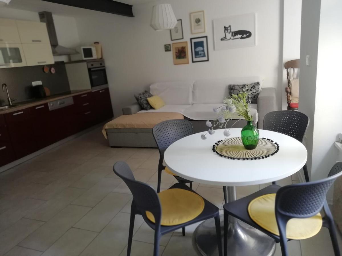 Arbutus Apartment